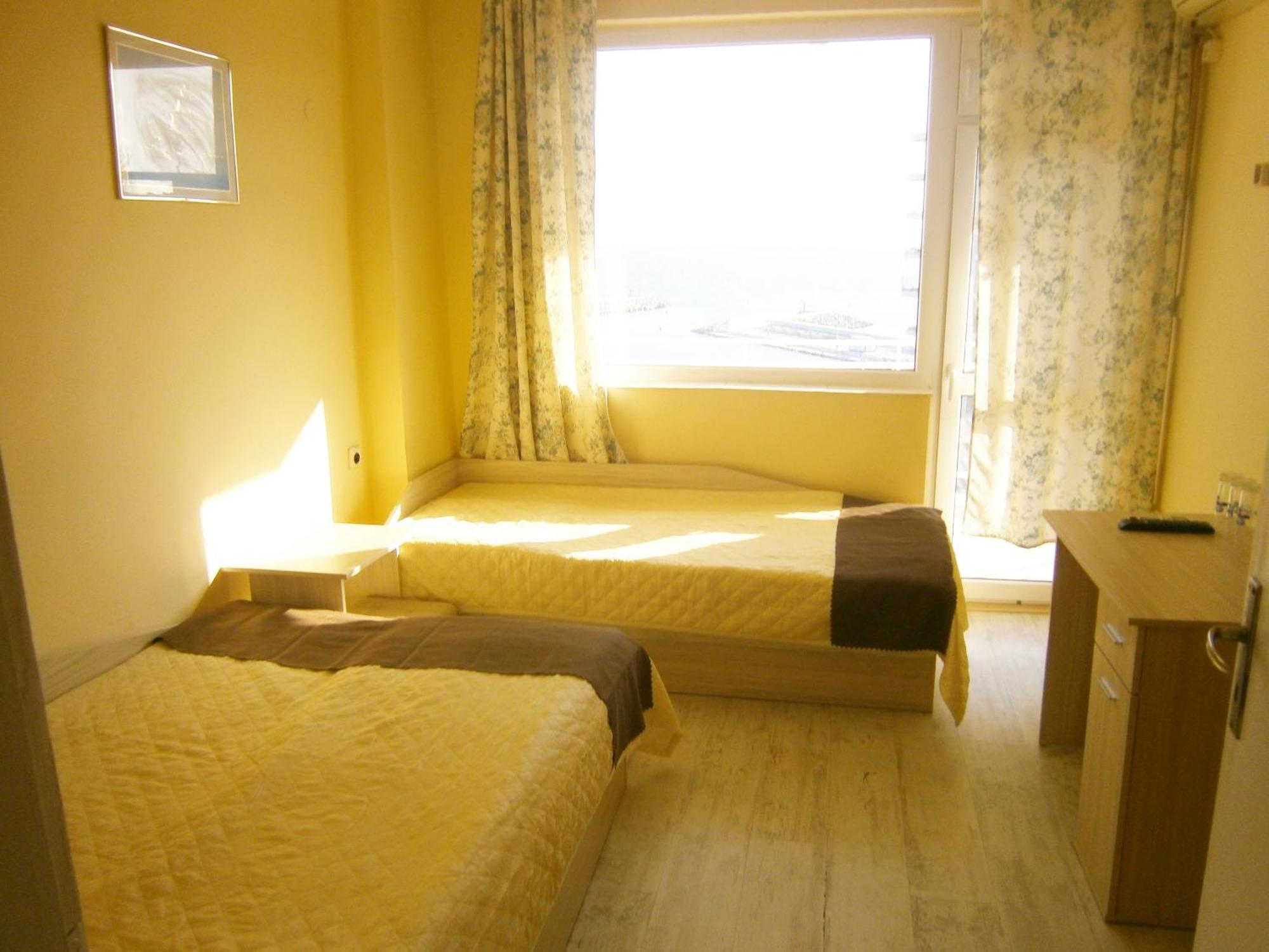 Family Hotel White House 포마리 외부 사진